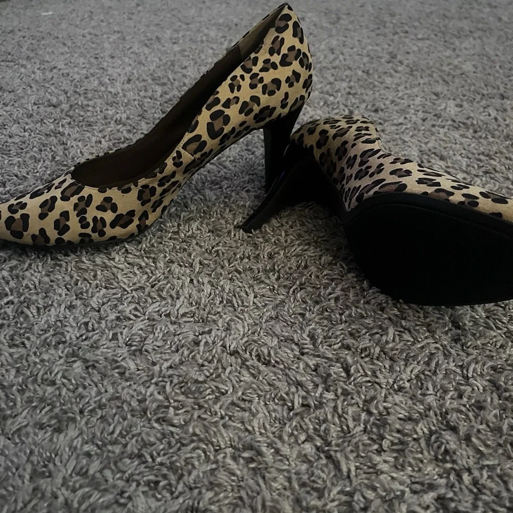 Liz Claiborne Leopard-Print‎ Leather Pumps in Tan and Black Size 10